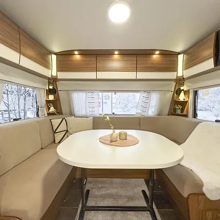 Unique Caravan With Private Sauna, Parking & Wifi Lägenhet *