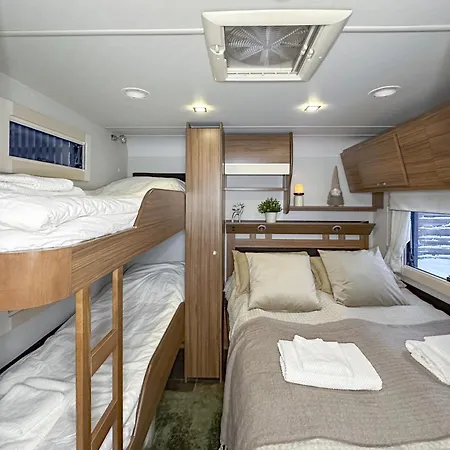 Unique Caravan With Private Sauna, Parking & Wifi Lägenhet