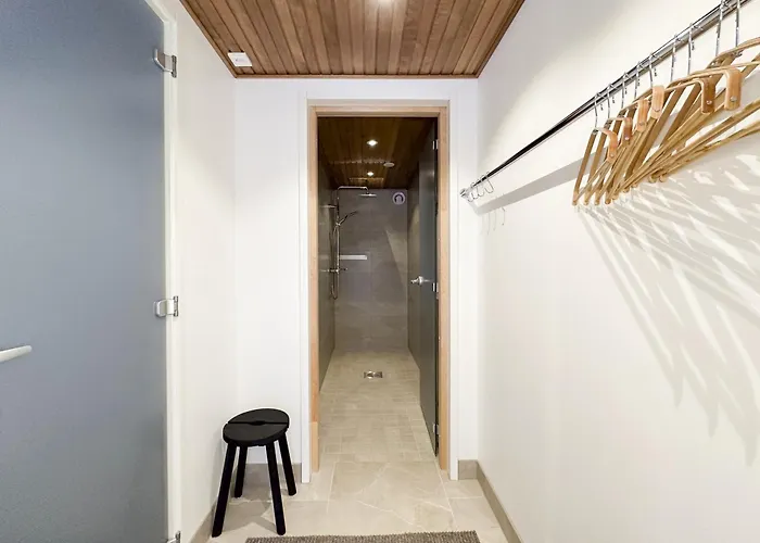 Unique Caravan With Private Sauna, Parking & Wifi * 로바니에미